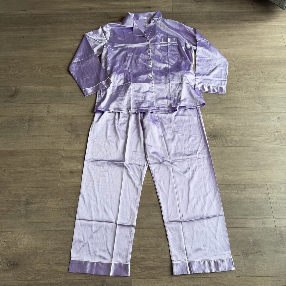 NWT light Purple Satin Pajama Set - size XL